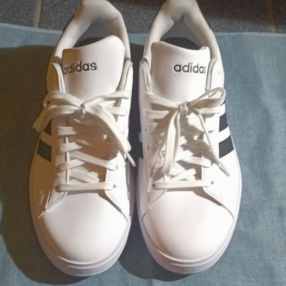 Adidas Men's Black & White Cloud Foam Comfort Sneakers Size 10